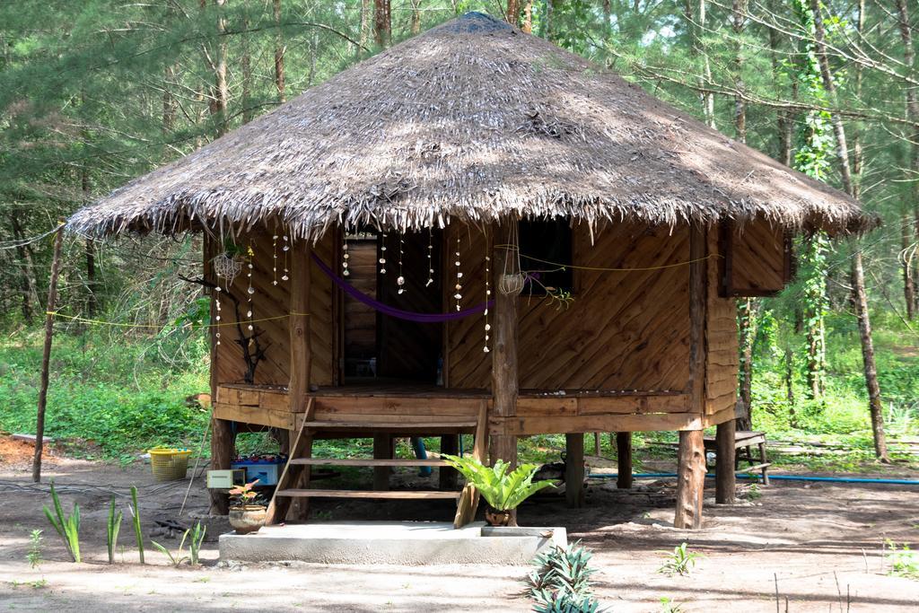 Tawan Bar And Bungalow Hotel Ko Phra Thong Exterior photo
